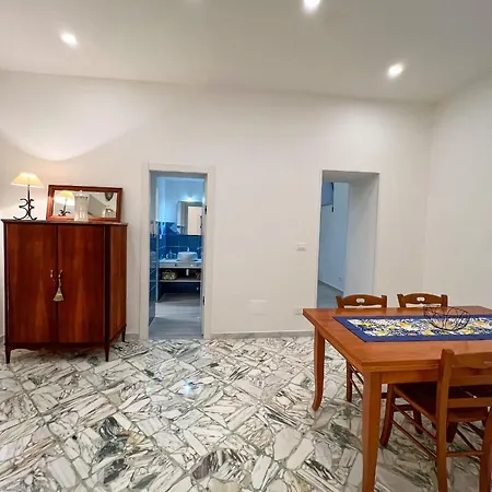 Casa Larrosa
